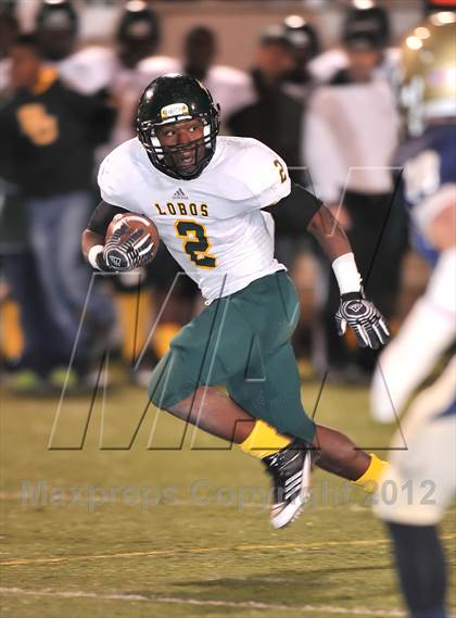 Thumbnail 1 in Dallas Jesuit vs. Longview (UIL 5A Division 2 Area Playoff) photogallery.