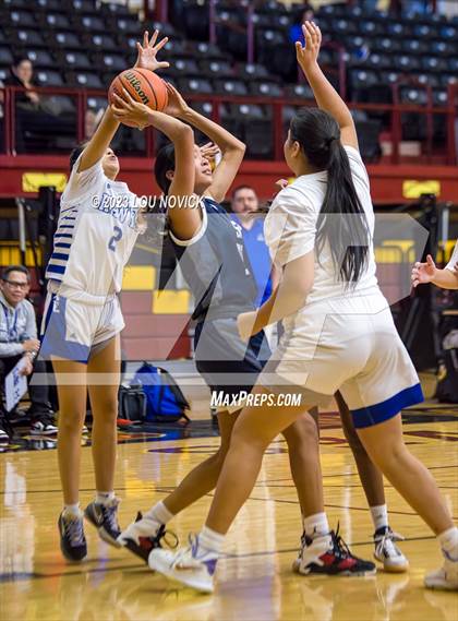 Thumbnail 2 in Santa Fe Prep/Santa Fe Waldorf vs. Laguna Acoma photogallery.