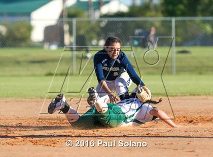 Thumbnail 2 in Incarnate Word @ Holy Cross photogallery.