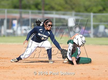 Thumbnail 2 in Incarnate Word @ Holy Cross photogallery.