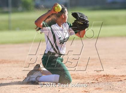 Thumbnail 3 in Incarnate Word @ Holy Cross photogallery.