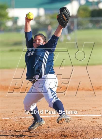 Thumbnail 1 in Incarnate Word @ Holy Cross photogallery.