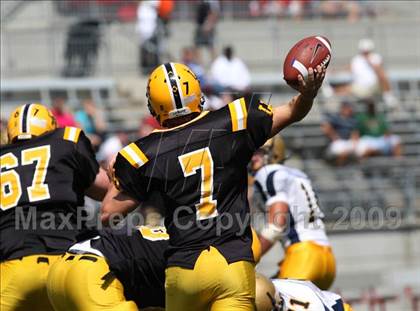 Thumbnail 2 in Upper Arlington vs. Aquinas (Kirk Herbstreit Varsity Football Series) photogallery.