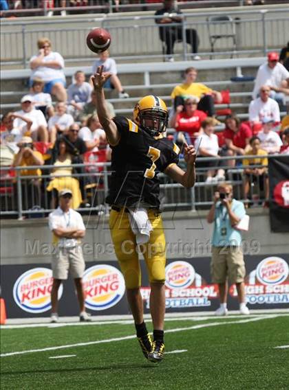 Thumbnail 1 in Upper Arlington vs. Aquinas (Kirk Herbstreit Varsity Football Series) photogallery.
