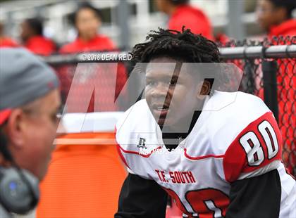 Thumbnail 1 in Thornton Fractional South @ Chicago Mt. Carmel (IHSA 7A 1st Round Playoff) photogallery.