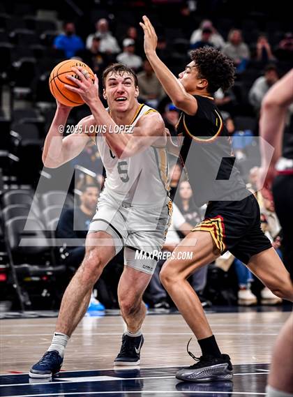 Thumbnail 2 in Crespi vs. Bishop Alemany (Trinity-Mission League Showcase) photogallery.