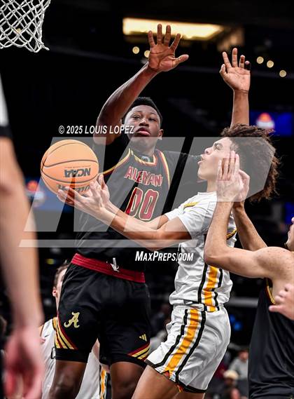 Thumbnail 1 in Crespi vs. Bishop Alemany (Trinity-Mission League Showcase) photogallery.
