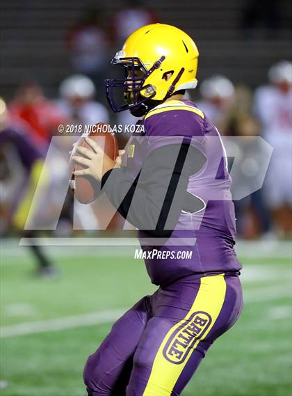 Thumbnail 3 in Savanna vs. Lynwood photogallery.