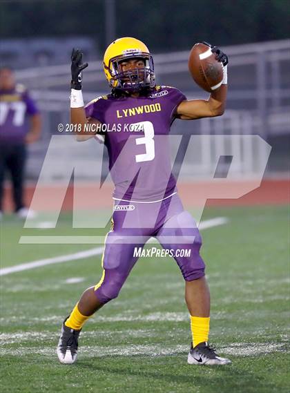 Thumbnail 3 in Savanna vs. Lynwood photogallery.