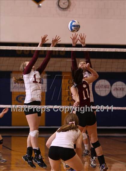 Thumbnail 2 in Aquinas vs Eden (NYSPHSAA Class B Regional Semifinal) photogallery.