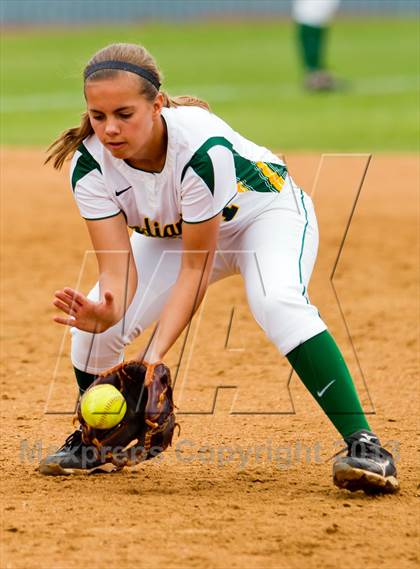 Thumbnail 3 in Bay City vs Santa Fe (UIL 4A Region 3 Bi-District Playoff) photogallery.
