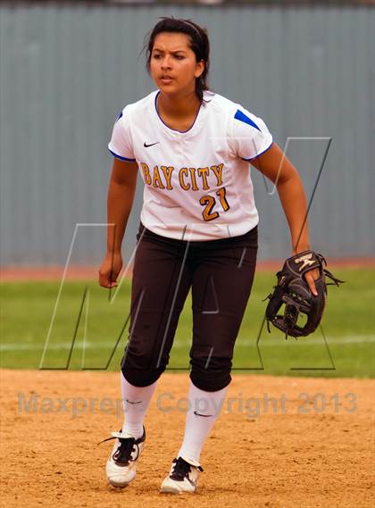 Thumbnail 2 in Bay City vs Santa Fe (UIL 4A Region 3 Bi-District Playoff) photogallery.