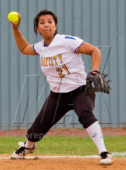 Thumbnail 2 in Bay City vs Santa Fe (UIL 4A Region 3 Bi-District Playoff) photogallery.