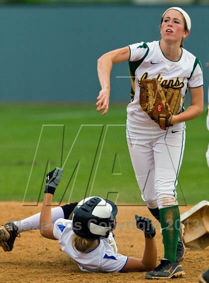 Thumbnail 1 in Bay City vs Santa Fe (UIL 4A Region 3 Bi-District Playoff) photogallery.