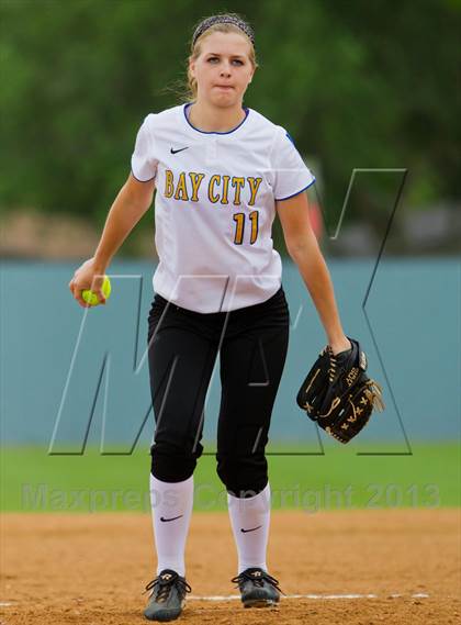 Thumbnail 1 in Bay City vs Santa Fe (UIL 4A Region 3 Bi-District Playoff) photogallery.