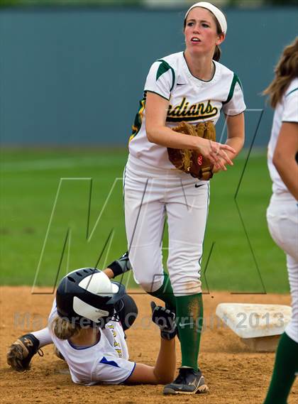 Thumbnail 2 in Bay City vs Santa Fe (UIL 4A Region 3 Bi-District Playoff) photogallery.
