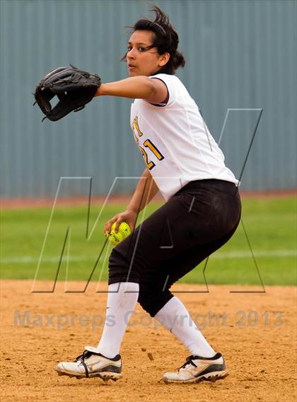 Thumbnail 2 in Bay City vs Santa Fe (UIL 4A Region 3 Bi-District Playoff) photogallery.