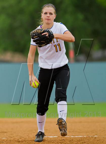 Thumbnail 1 in Bay City vs Santa Fe (UIL 4A Region 3 Bi-District Playoff) photogallery.