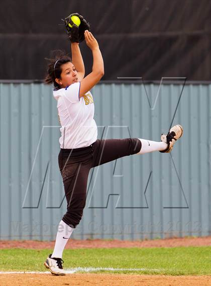 Thumbnail 1 in Bay City vs Santa Fe (UIL 4A Region 3 Bi-District Playoff) photogallery.