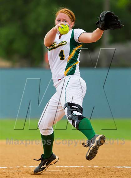 Thumbnail 2 in Bay City vs Santa Fe (UIL 4A Region 3 Bi-District Playoff) photogallery.