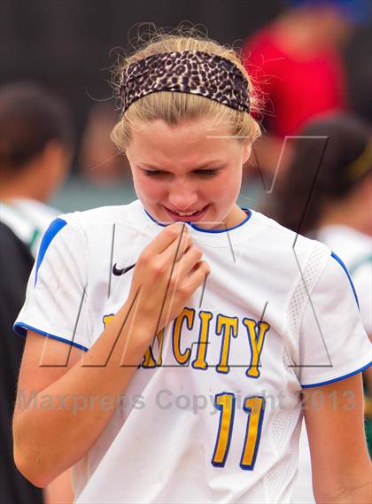 Thumbnail 2 in Bay City vs Santa Fe (UIL 4A Region 3 Bi-District Playoff) photogallery.