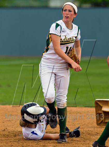 Thumbnail 1 in Bay City vs Santa Fe (UIL 4A Region 3 Bi-District Playoff) photogallery.
