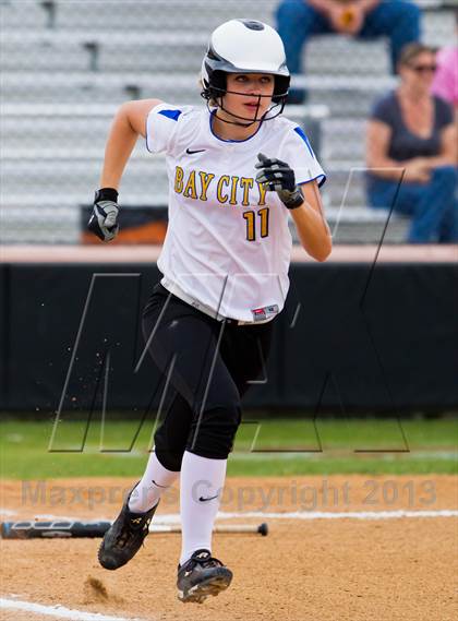 Thumbnail 1 in Bay City vs Santa Fe (UIL 4A Region 3 Bi-District Playoff) photogallery.