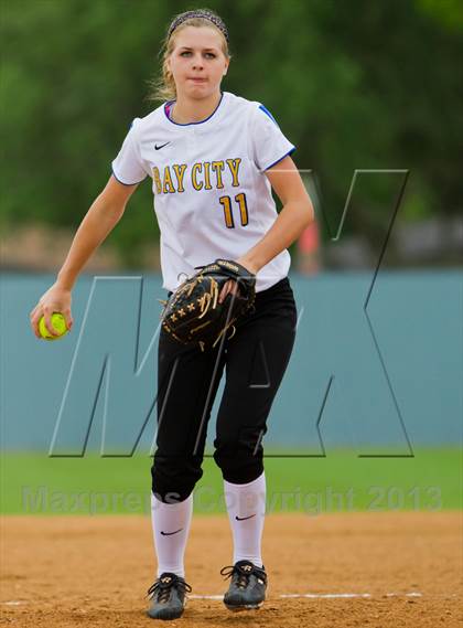 Thumbnail 3 in Bay City vs Santa Fe (UIL 4A Region 3 Bi-District Playoff) photogallery.