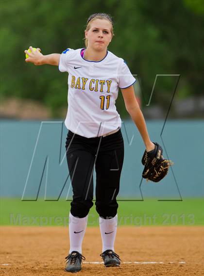 Thumbnail 2 in Bay City vs Santa Fe (UIL 4A Region 3 Bi-District Playoff) photogallery.