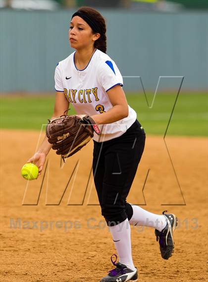 Thumbnail 2 in Bay City vs Santa Fe (UIL 4A Region 3 Bi-District Playoff) photogallery.