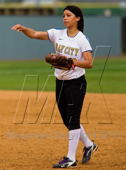 Thumbnail 3 in Bay City vs Santa Fe (UIL 4A Region 3 Bi-District Playoff) photogallery.