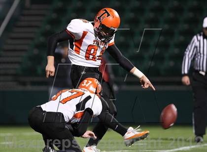 Thumbnail 3 in Union-Endicott vs. Sweet Home (NYSPHSAA Class A Semifinal) photogallery.