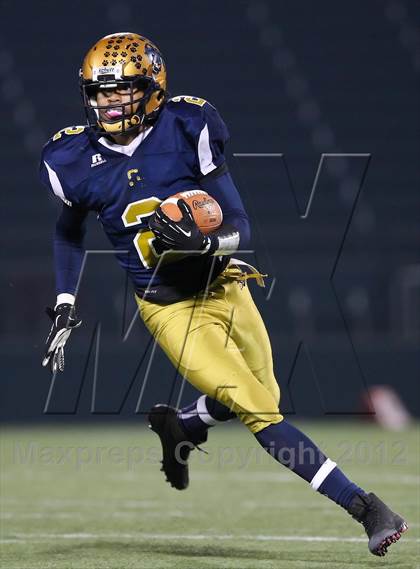 Thumbnail 3 in Union-Endicott vs. Sweet Home (NYSPHSAA Class A Semifinal) photogallery.