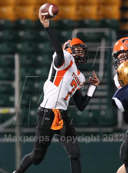Thumbnail 3 in Union-Endicott vs. Sweet Home (NYSPHSAA Class A Semifinal) photogallery.