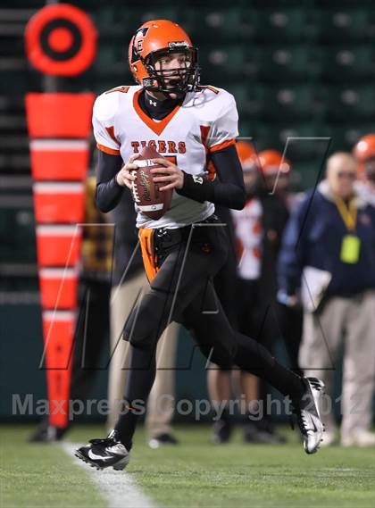 Thumbnail 1 in Union-Endicott vs. Sweet Home (NYSPHSAA Class A Semifinal) photogallery.