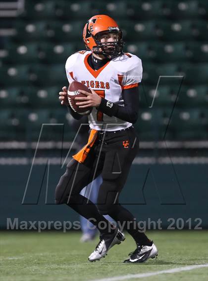 Thumbnail 2 in Union-Endicott vs. Sweet Home (NYSPHSAA Class A Semifinal) photogallery.