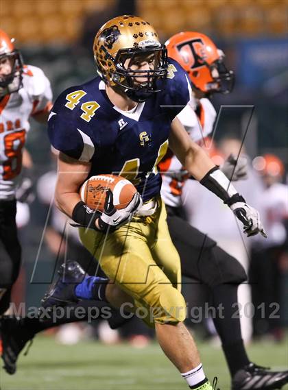 Thumbnail 3 in Union-Endicott vs. Sweet Home (NYSPHSAA Class A Semifinal) photogallery.
