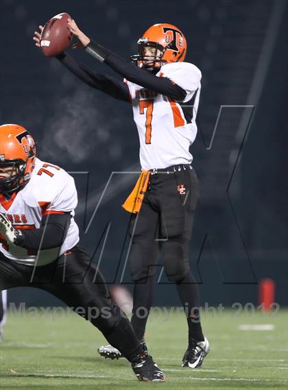 Thumbnail 2 in Union-Endicott vs. Sweet Home (NYSPHSAA Class A Semifinal) photogallery.