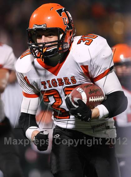 Thumbnail 3 in Union-Endicott vs. Sweet Home (NYSPHSAA Class A Semifinal) photogallery.