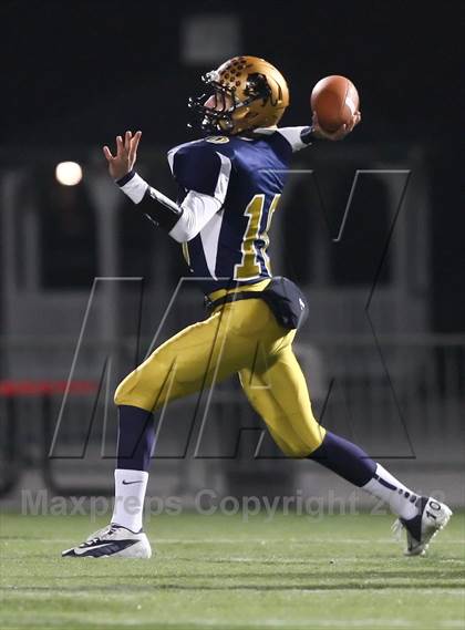 Thumbnail 1 in Union-Endicott vs. Sweet Home (NYSPHSAA Class A Semifinal) photogallery.