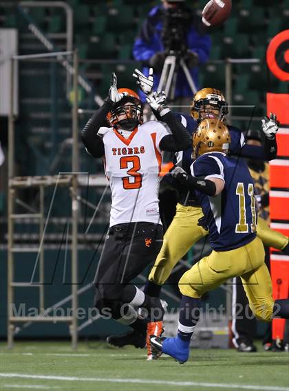 Thumbnail 3 in Union-Endicott vs. Sweet Home (NYSPHSAA Class A Semifinal) photogallery.