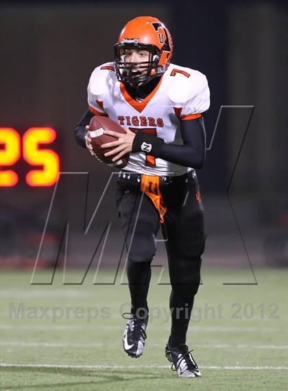 Thumbnail 2 in Union-Endicott vs. Sweet Home (NYSPHSAA Class A Semifinal) photogallery.