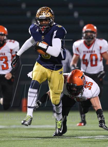 Thumbnail 3 in Union-Endicott vs. Sweet Home (NYSPHSAA Class A Semifinal) photogallery.