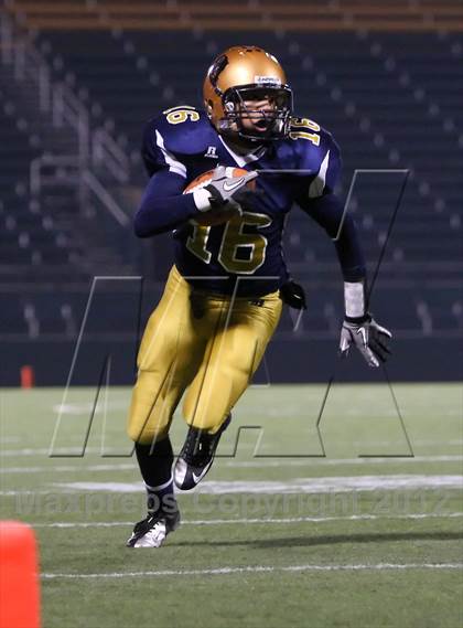Thumbnail 3 in Union-Endicott vs. Sweet Home (NYSPHSAA Class A Semifinal) photogallery.