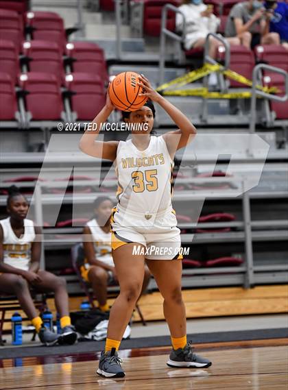 Thumbnail 2 in Watson Chapel vs. Robinson (AAA 4A State Round One) photogallery.