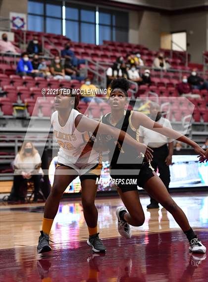 Thumbnail 2 in Watson Chapel vs. Robinson (AAA 4A State Round One) photogallery.