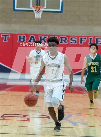 Thumbnail 3 in West vs. Stockdale (Ralph Krave Memorial Tournament) photogallery.
