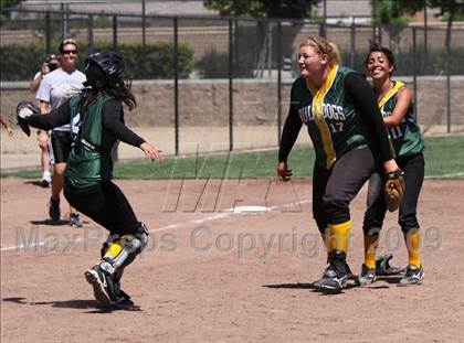 Thumbnail 3 in Waterford vs. Le Grand (CIF SJS D6 Final) photogallery.
