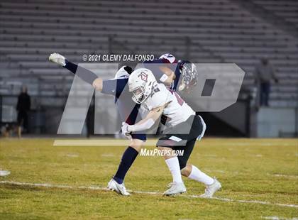 Thumbnail 2 in Chatfield vs Dakota Ridge (CHSAA 4A Third Round Playoff) photogallery.