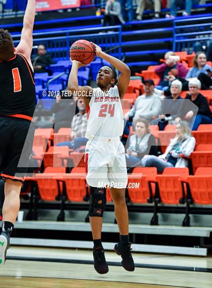 Thumbnail 3 in Atkins vs Lamar photogallery.
